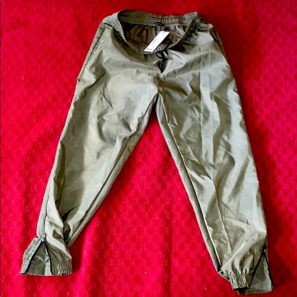 Women’s joggers!